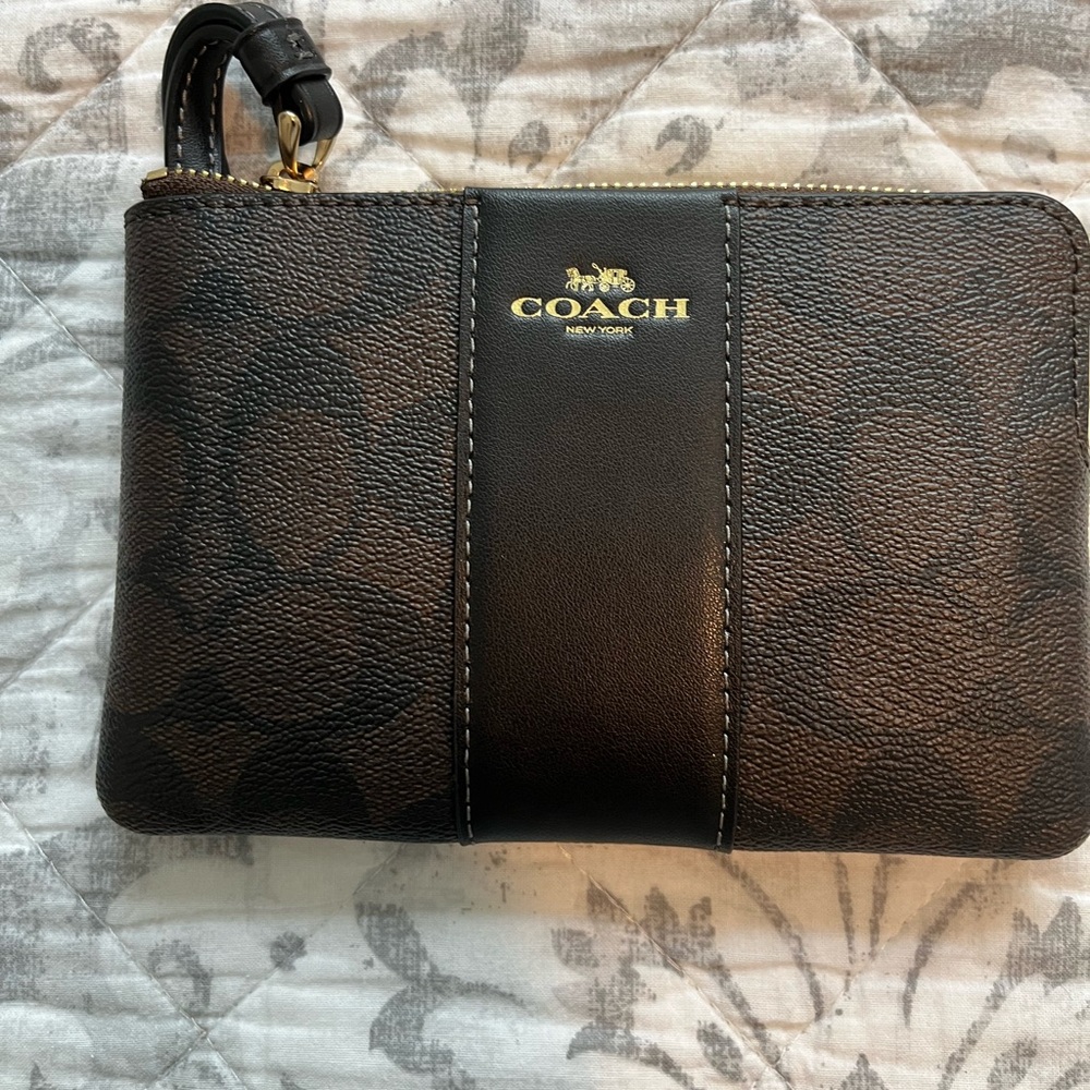 Authentic COACH Corner Zip Wristlet in Signature Canvas